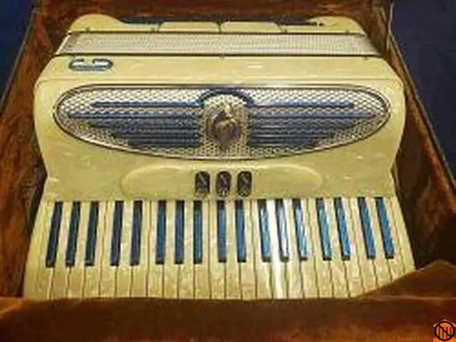 GIULIETTI PIANO ACCORDION Model S32
